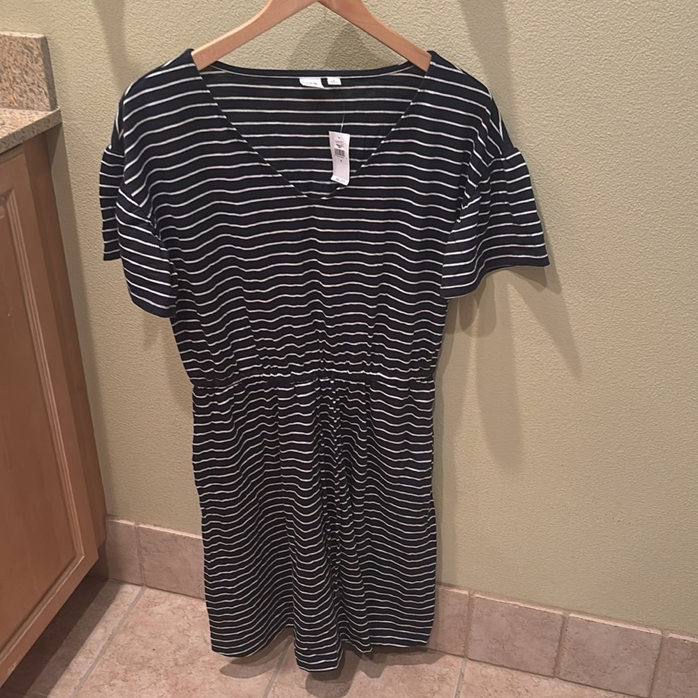 NWT GAP Black and White Striped dress that cinches in the middle - Picture 4 of 11